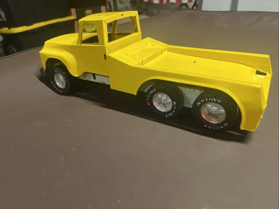 Vintage Nylint Short Track Stocker Tow Truck Plain White Pressed Steel - Image 2 of 4
