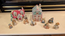 Cherished Teddies "A Christmas Carol" Collector set 8 figures 2 light up houses
