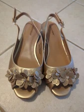 Comfortview Women's Gold Slingback Flower Pump Size 9W 