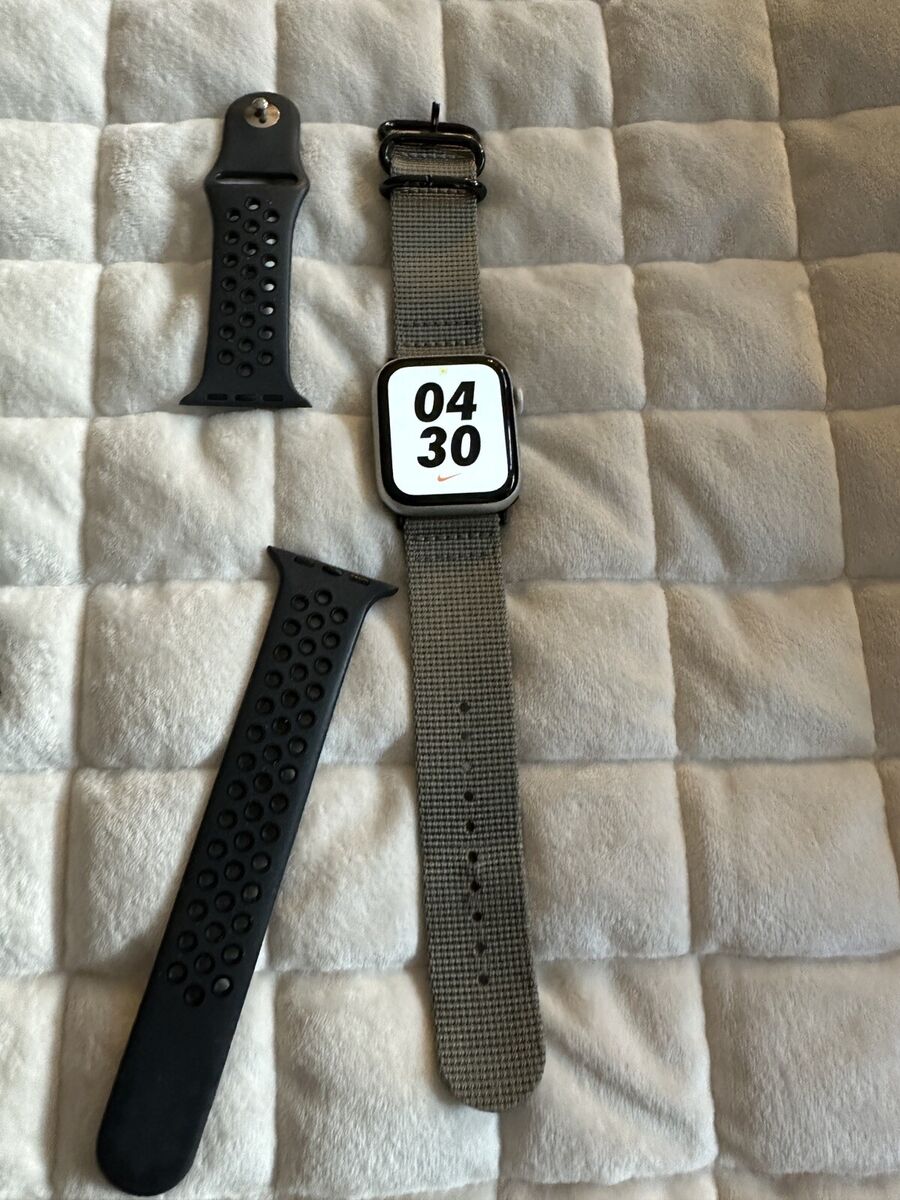 Apple Watch Nike Series 5 GPS+LTE 44mm Silver Case Platinum Apple Watch Nike Series 5 GPS+LTE 44mm Silver Case Platinum