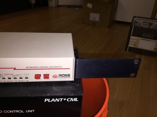 Serveview Rose Electronics Keyboard Controlled Switch 4-Port KVM SV-4U - Picture 2 of 3