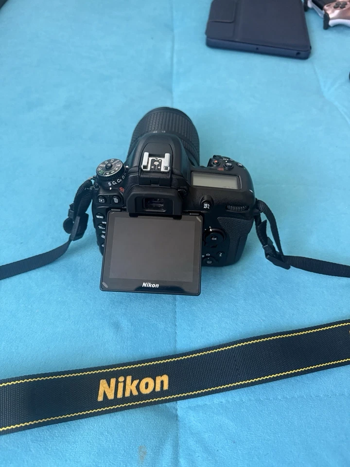 Nikon D7500 mit Blitz Nikon Speedlight SB-5000 Neuwertig mit mit Zubehör Paket - Bild 2 von 4