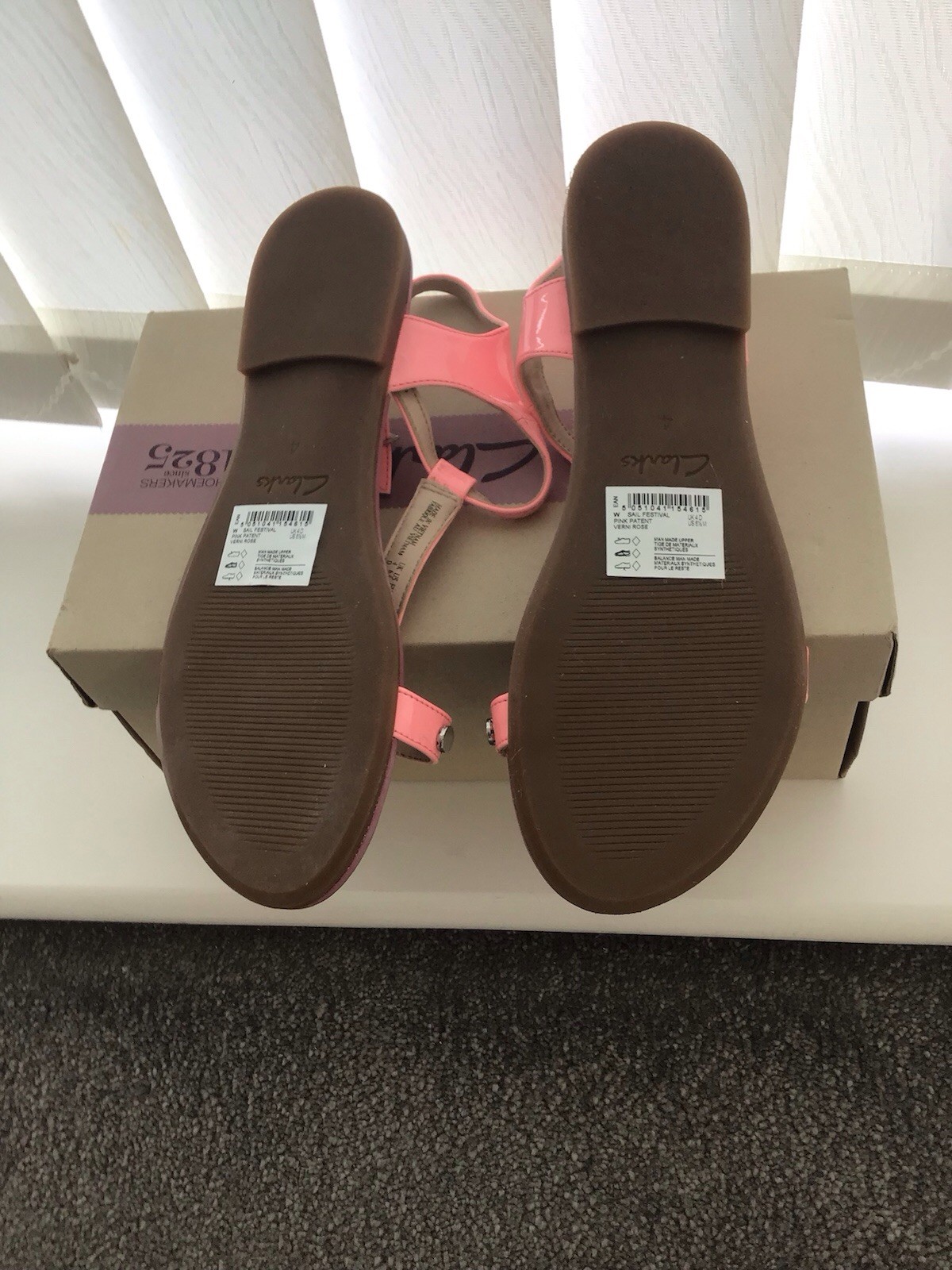 SAOLA Sandali estivi Clarks nuovi ancora con scatola. Suola cuscino.