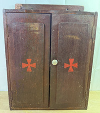 Armario de primeros auxilios de madera vintage Cruz Roja pared armario de medicina rústico