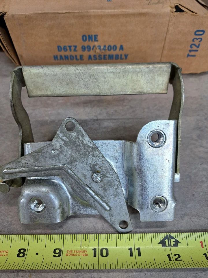 Manija de puerta trasera para camioneta Ford 1973-1979 F100 F150 F250 F350 D6T9943400A nuevo de stock Foto 2 de 2