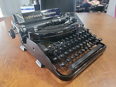 Antique Underwood Noiseless 77 Portable Typewriter Glossy Black Manual Case 1937