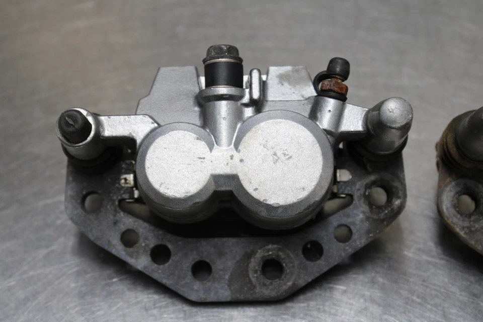 94-06 KAWASAKI CONCOURS 1000 RIGHT LEFT FRONT BRAKE CALIPER SET PAIR CALIPERS Foto 2 de 4