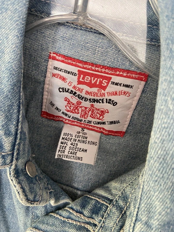 Vintage 90s Levi's Youth Button Down Denim Shirt Size 8-10 Red Tab Metal Buttons - Image 4 of 4