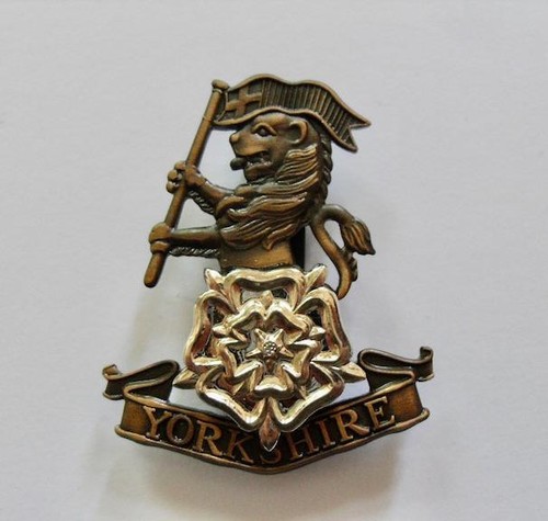 BRITISH ARMY CAP BADGE. THE YORKSHIRE REGIMENT.