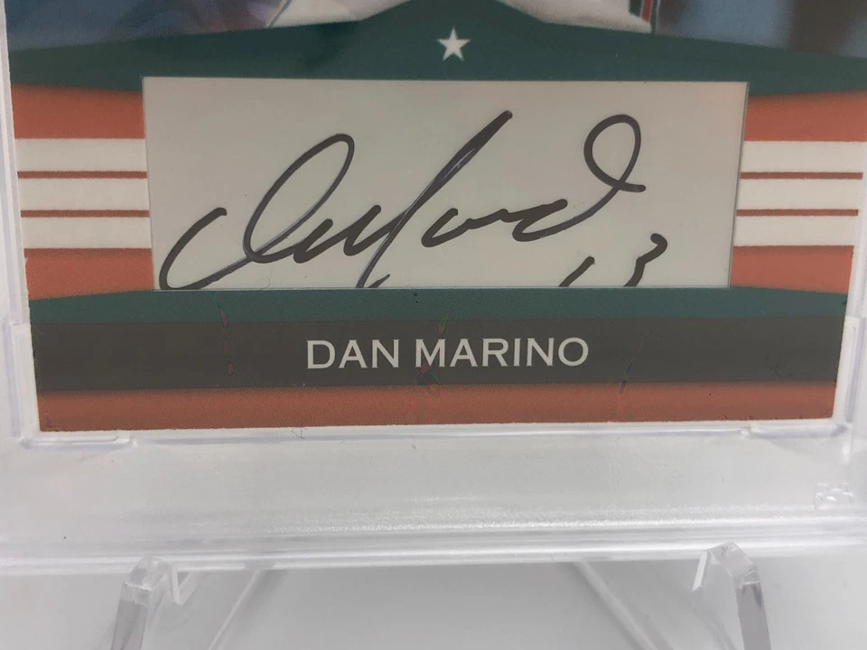 Tarjeta automática de Dan Marino 2008 Donruss Playoff SILVER FIRMAS clasificación PSA 8 Foto 2 de 4