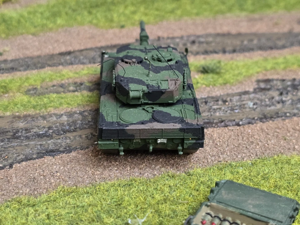 Roco MINITANKS Kampfpanzer Leopard 2 A4 ,BW gesupert mit decals, H0 , 1:87 #1434 - Bild 4 von 4