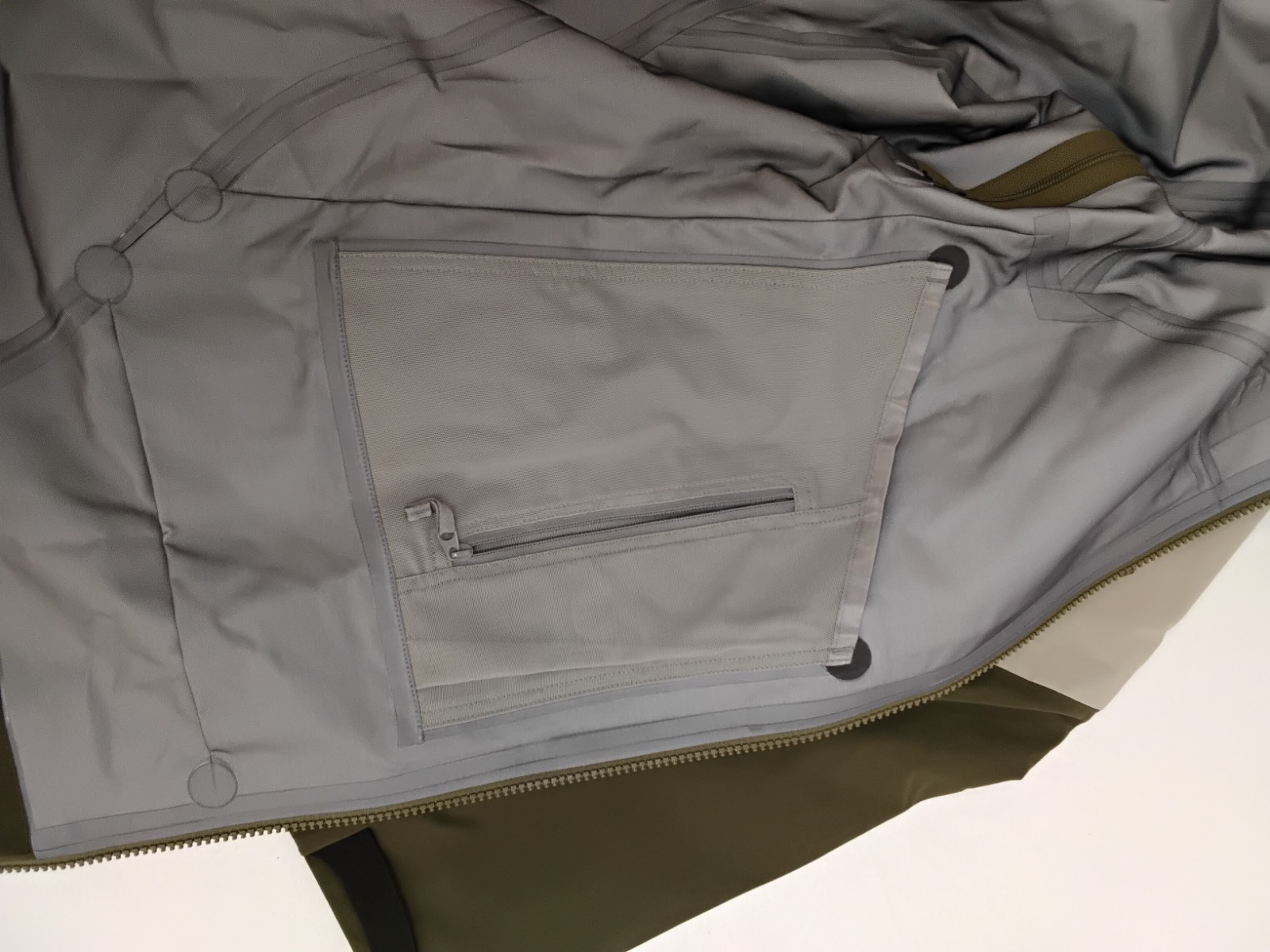 Arc'teryx Rush Gore-Tex Jacket Women's L Green/Beige (Rune/Tatsu) NWT #J5158 thumbnail 10