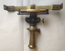 Niveau plongeant à pinnules Type Lefebvre Chézy 1875