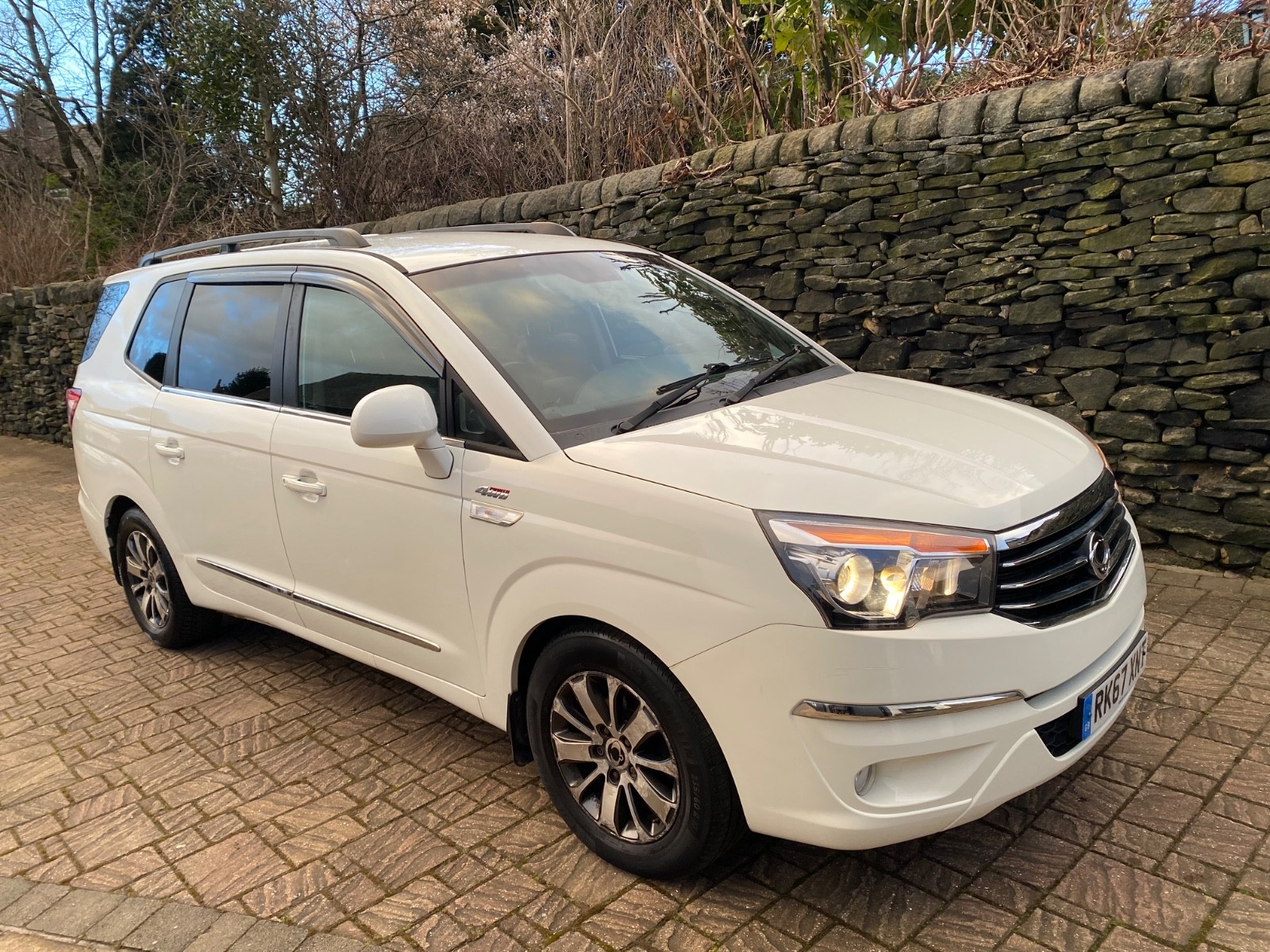 Ssangyong Turismo ELX 2.2 67 reg, 7 Seater, light damaged repairable salvage mpv