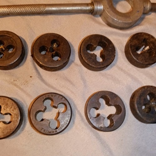 Die holders lot of 4 -- 2 tap holders & 15 dies sizes up to 1/2" standard SAE - Picture 9 of 12