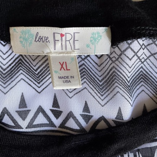Love Fire Geometric Black Raglan Blouse Top Shirt 3/4 Sleeve Sheer XL NWT - Picture 2 of 5