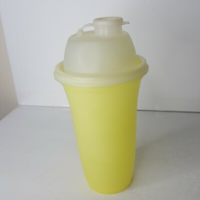Vintage Tupperware Gravy Shaker Quick Mix Yellow Flip Top Lid Seal 844  