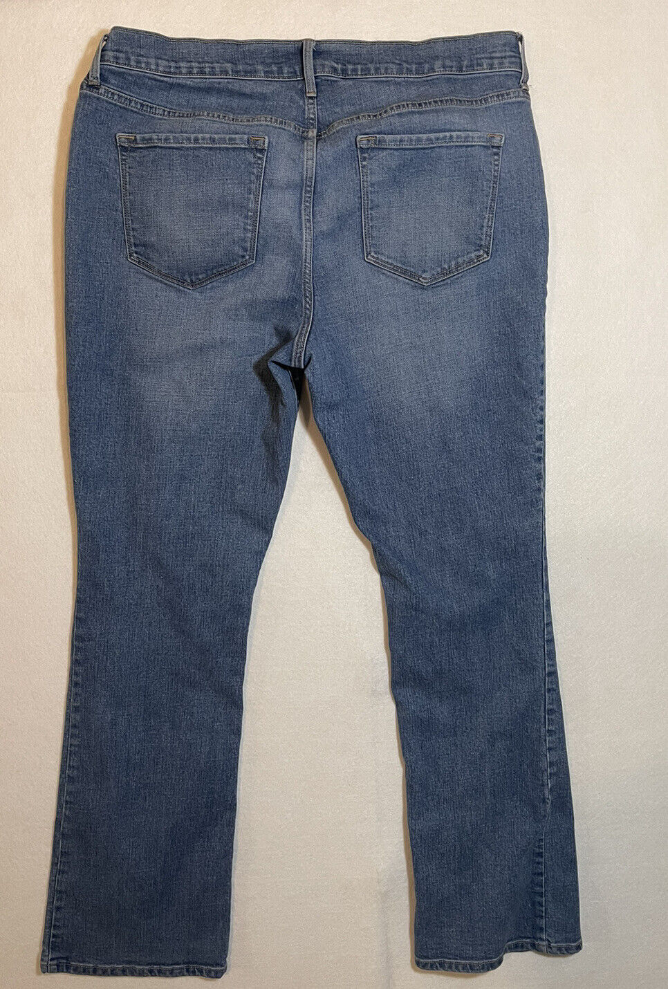 Old Navy Original Mid Rise Bootcut Womens Jean Si… - image 2