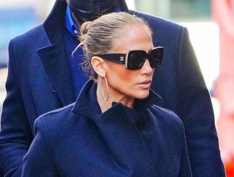 GAFAS DE SOL CHANEL 5435 CUADRADAS NEGRAS Y PLATEADAS con LENTE GRIS c501/S4! ¡SE ENVÍA HOY! Foto 2 de 4