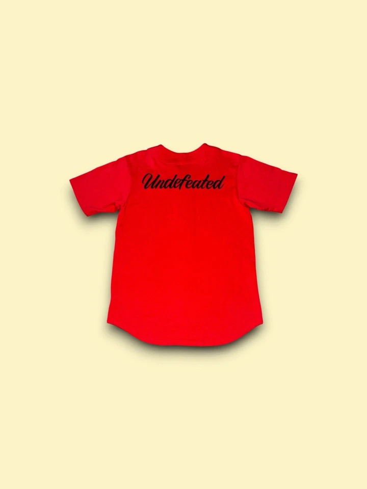 Camisa invicta para hombre pequeña roja camiseta de béisbol abotonada deportes logotipo UNDFTD Foto 2 de 4