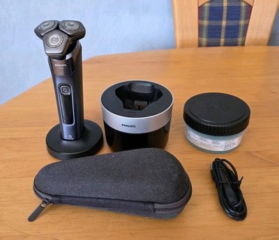  Philips Rasierer i9000 Series 9000 Electric Wet & Dry Shaver SkinIQ X9001/30