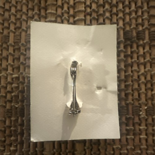 QUEEN News Of The World ULTRA RARE Promo Metal Pin NEVER REMOVED FROM BACKING - Picture 2 of 2