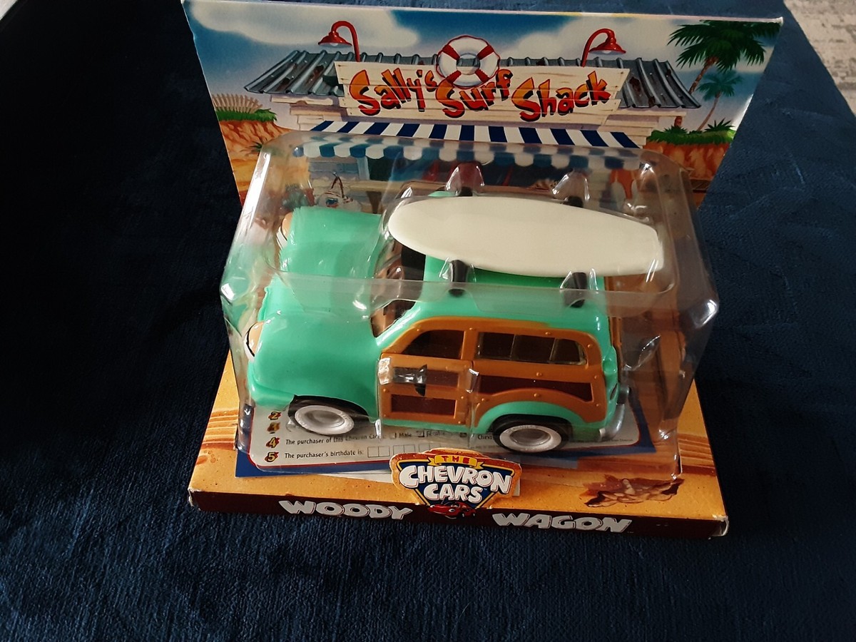 The Chevron Cars Vintage '99 Woody Wagon, Surfboard, Eyes Move