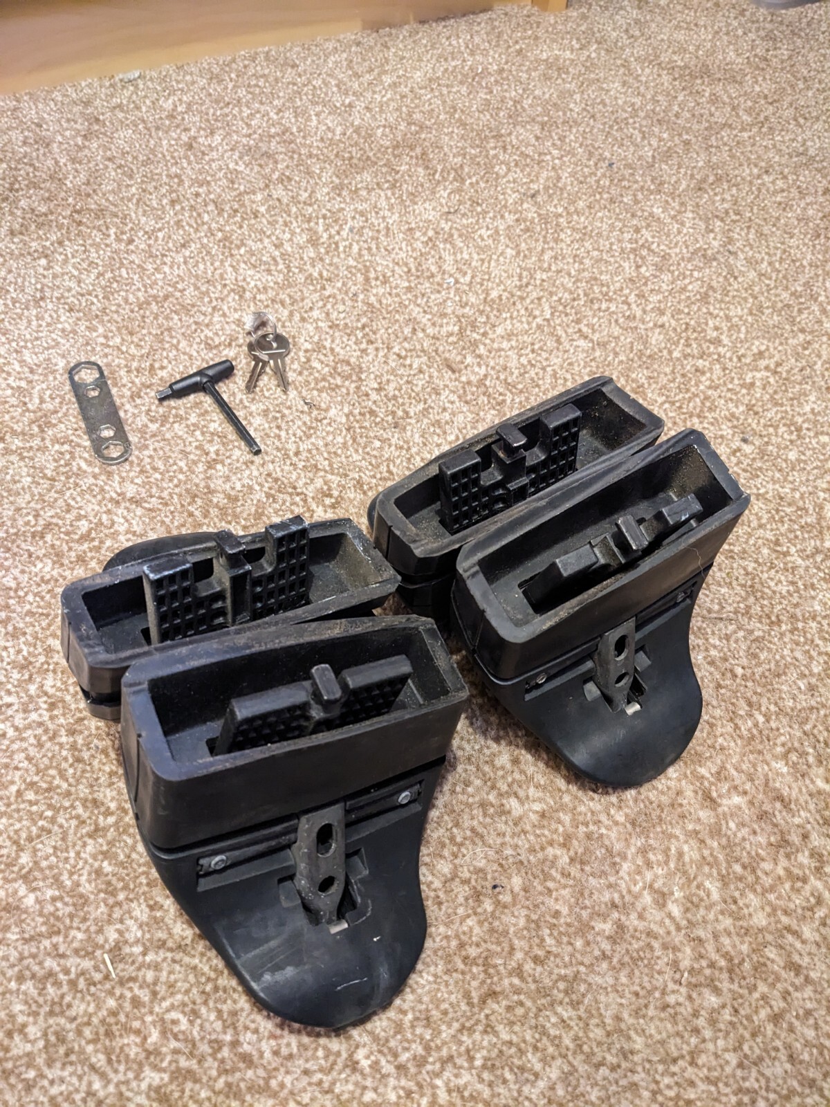 Thule 753 Rapid System Roof Rack Foot Pack of 4 7313020041582 eBay