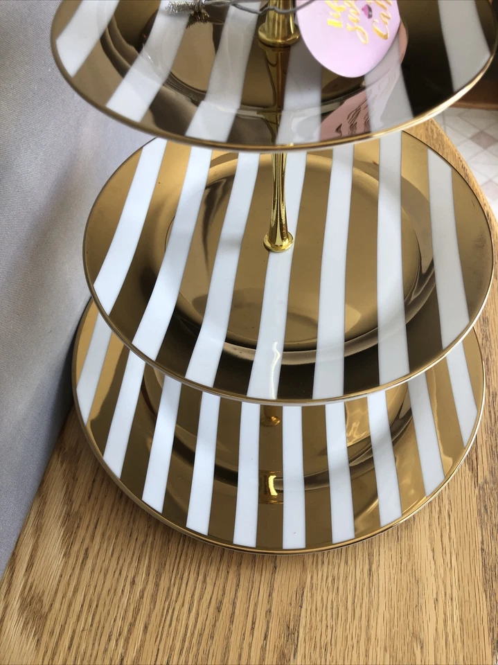 10 Strawberry Street Ceramic 3 Tiered Dessert Tower- White/Gold NWT - Stunning - Image 3 of 4