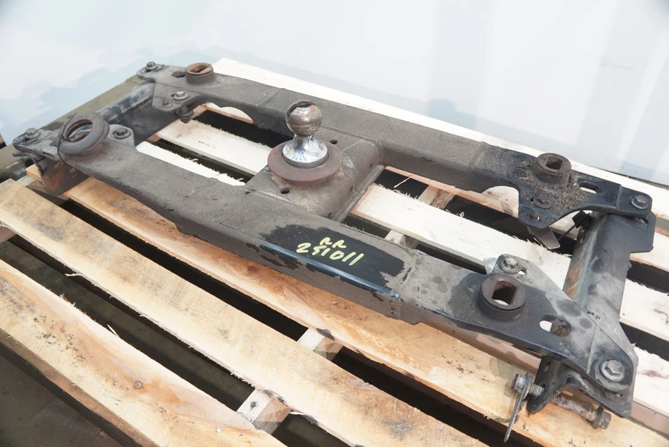 Rear Truck Bed Gooseneck Fifth Wheel Trailer Tow Hitch Ford F450 Super Duty 2017 - Imagem 2 de 4