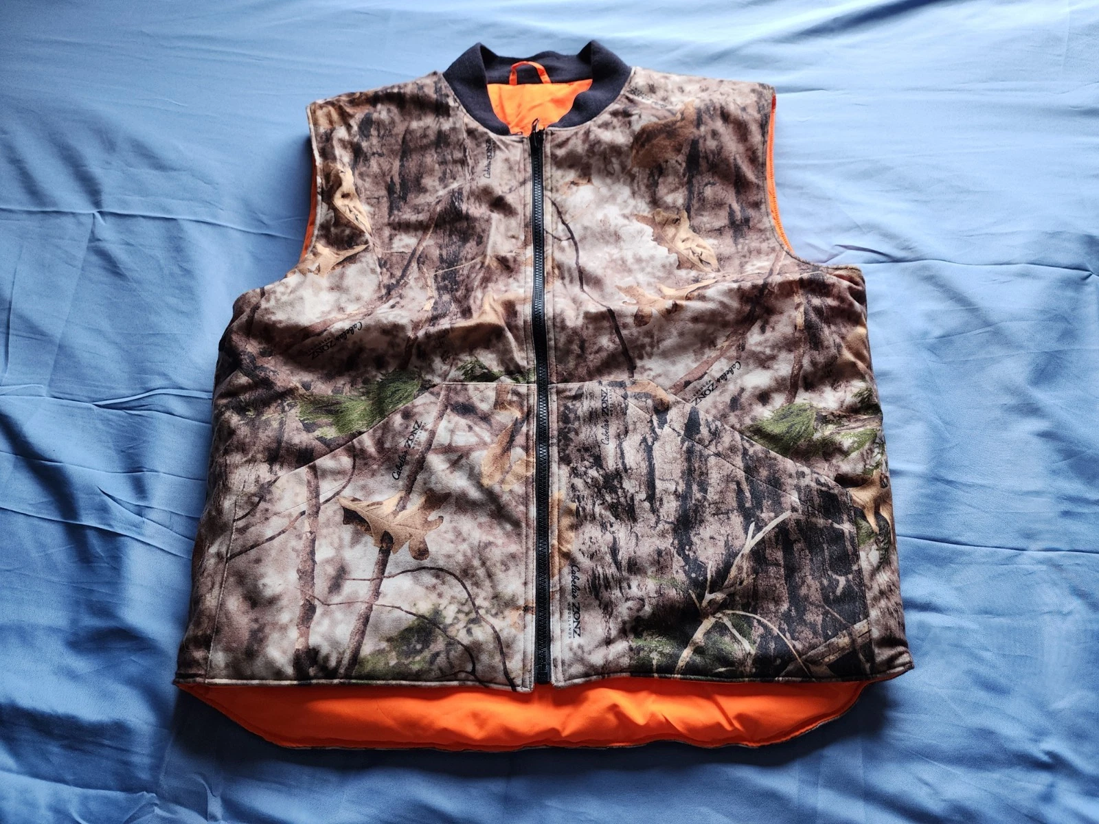 CABELA'S ZONZ WOODLAND MEN'S CAMO REVERSIBLE INSULATED QUILTED LINED VEST ORANGE
