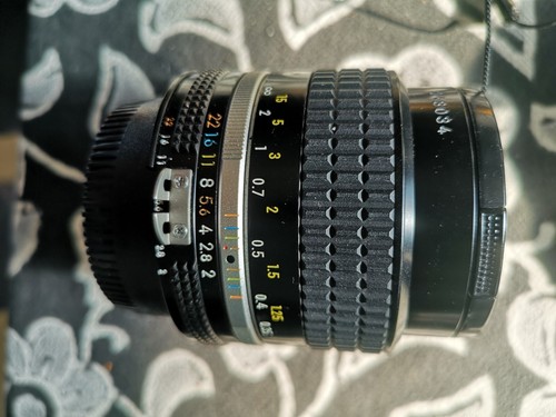 Mint Nikon Ai-s Nikkor 35mm f2 Lens - Picture 3 of 4