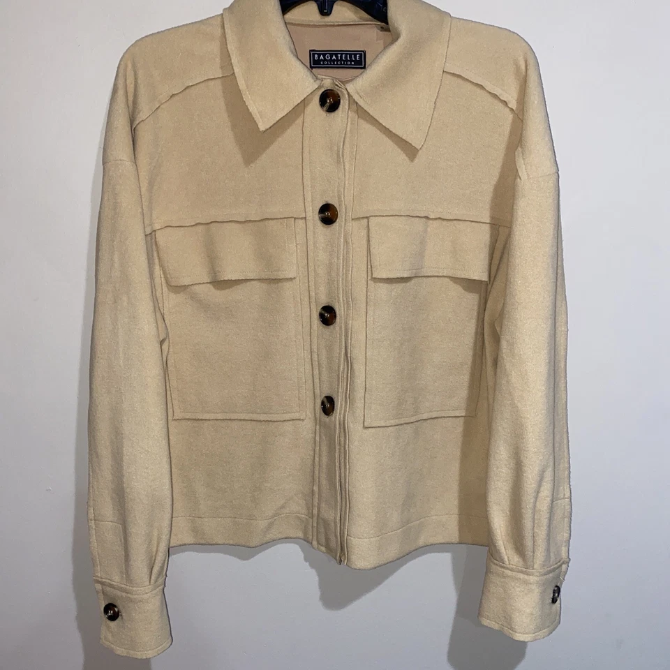 Camisa/Chaqueta Bagatelle Collection Chacket Beige Botón Bolsillos Delanteros Talla Pequeña