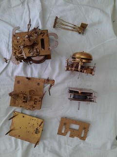 Uhrenteile/ Ersatzteile für Regulatoren und Kaminuhren an Bastler defekt