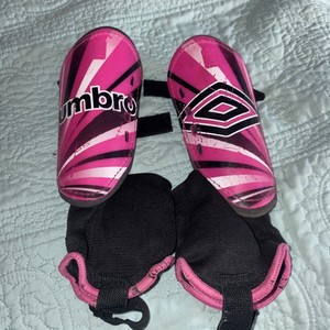 Girls Umbro Soccer Shin Guards , Size M