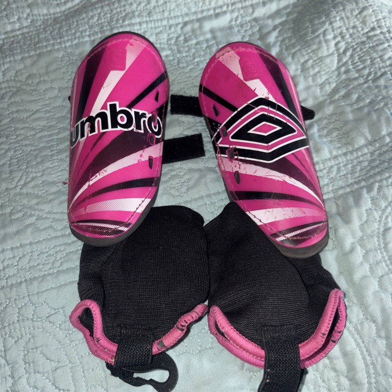 Girls Umbro Soccer Shin Guards , Size M
