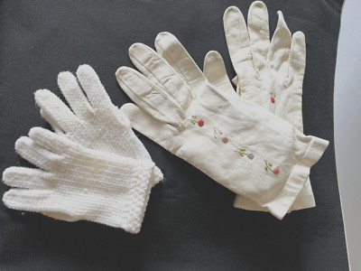 VTG CHILD s WHITE LEATHER EMBROIDERED GLOVES & PR SM KNITTED GLOVES
