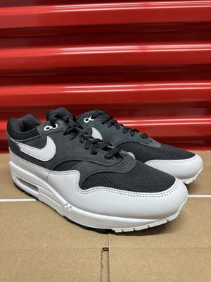 Nike Like New White and Black Air Max 1 Low-Top Sneakers Nike Air Max 1 Essential  main image 2
