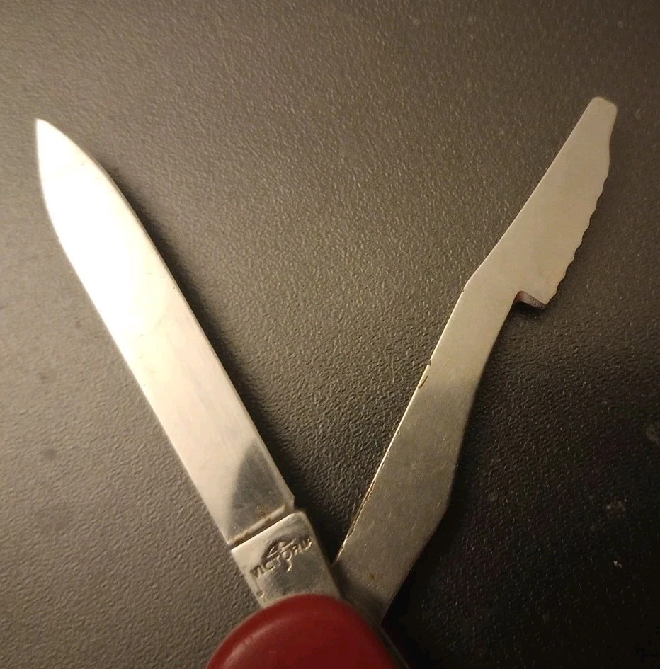 VICTORIA EXECUTIVE ANTIQUE SWISS ARMY KNIFE * Single-Leg, Victoria Tang, Red TP - Image 4 of 4