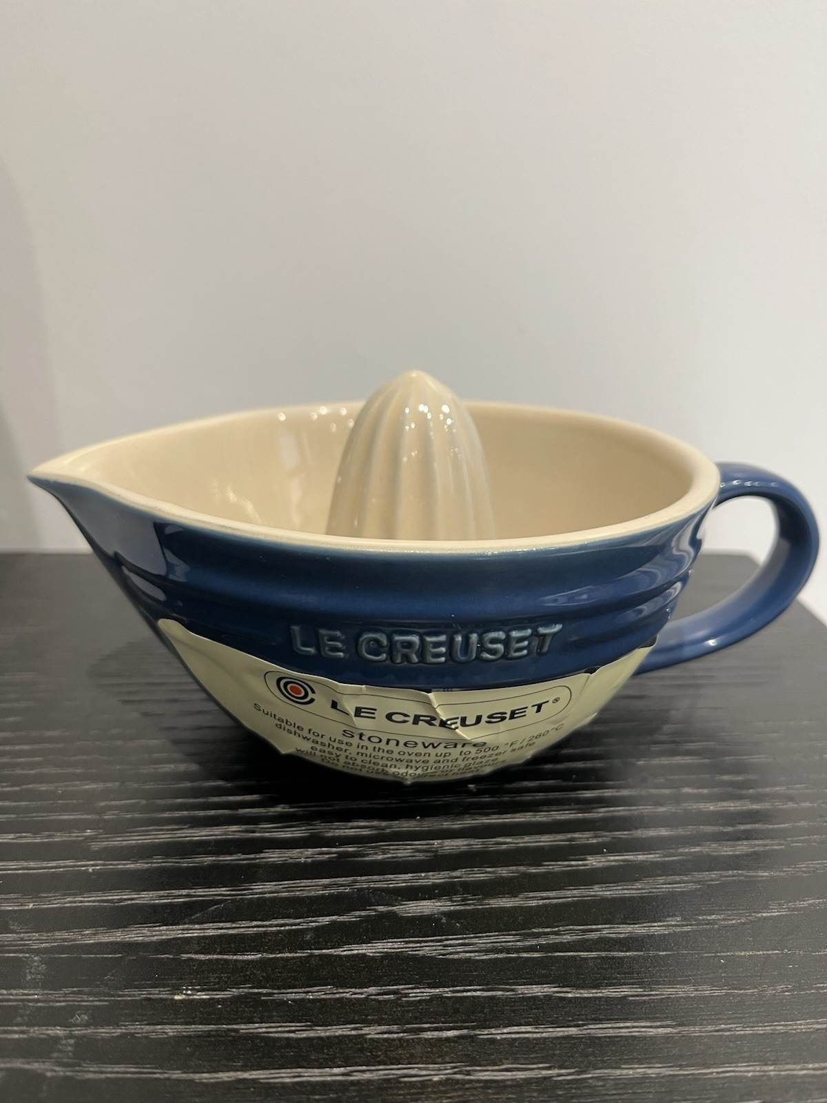 LE CREUSET Lemon Juicer NAVY BLUE Citrus Squeezer BRAND NEW.