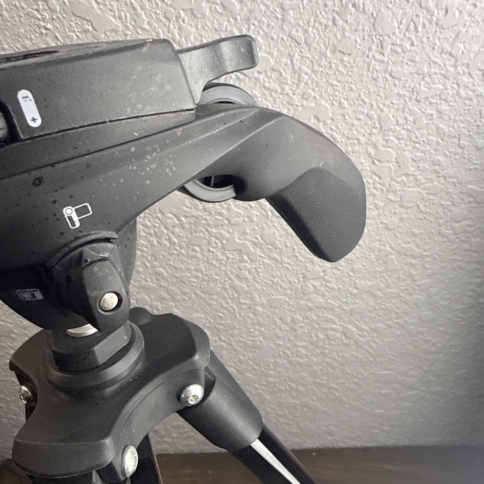 Manfrotto MKCOMPACTACN-BK Compact Action Aluminium Tripod - Image 4 of 4