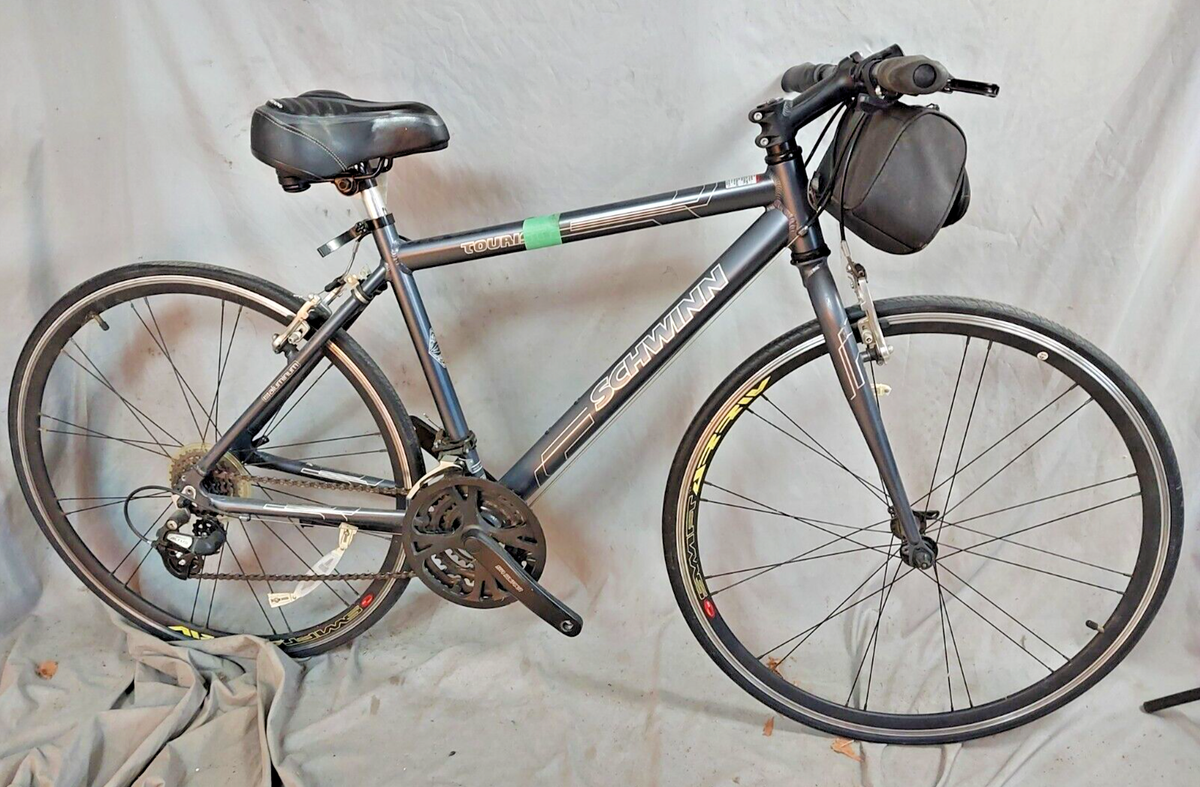 2015 Schwinn Tourist City Bike 47cm X-Small 21 Speed Shimano 700c