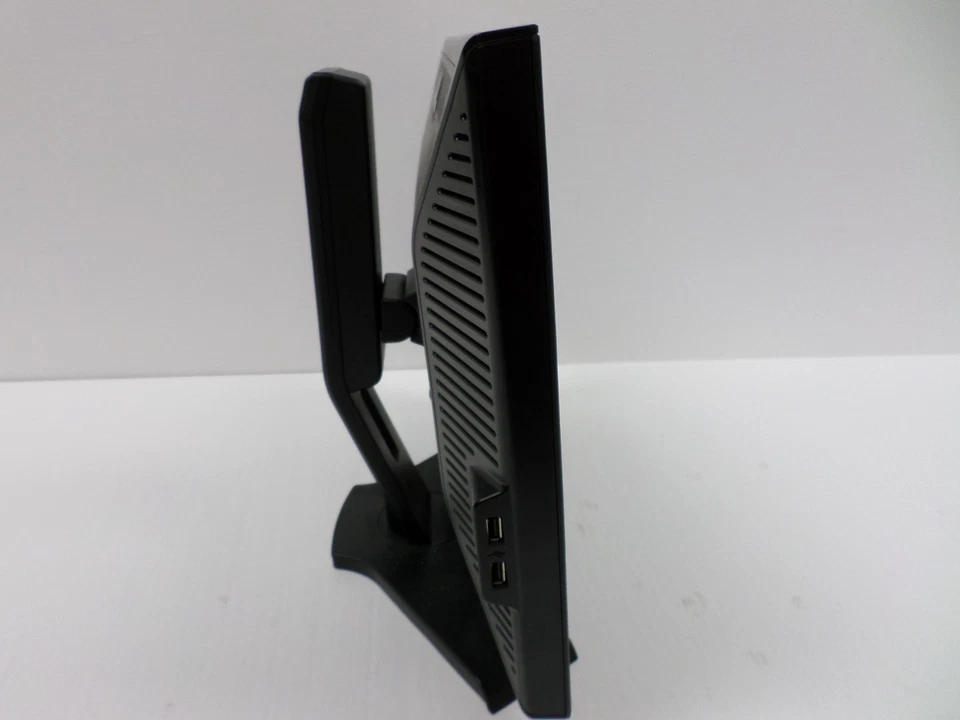 Dell 19" P190st 1280 x 1024 LCD Monitor w/ Adjustable Height Swivel Base - Image 2 of 4