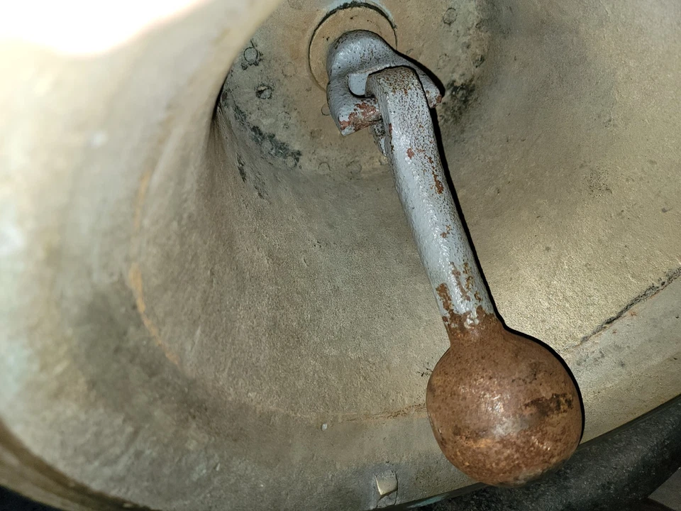 Antique Steam Locomotive swinging Bronze Bell, Weighs 250 Lbs. 15 inch opening - Image 4 of 4