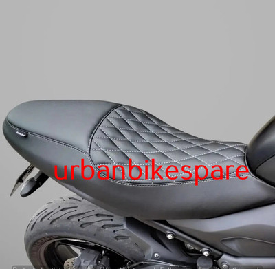 Passend für Triumph TRIDENT 660 Polster Sitzbezug Diamond Design Schwarz