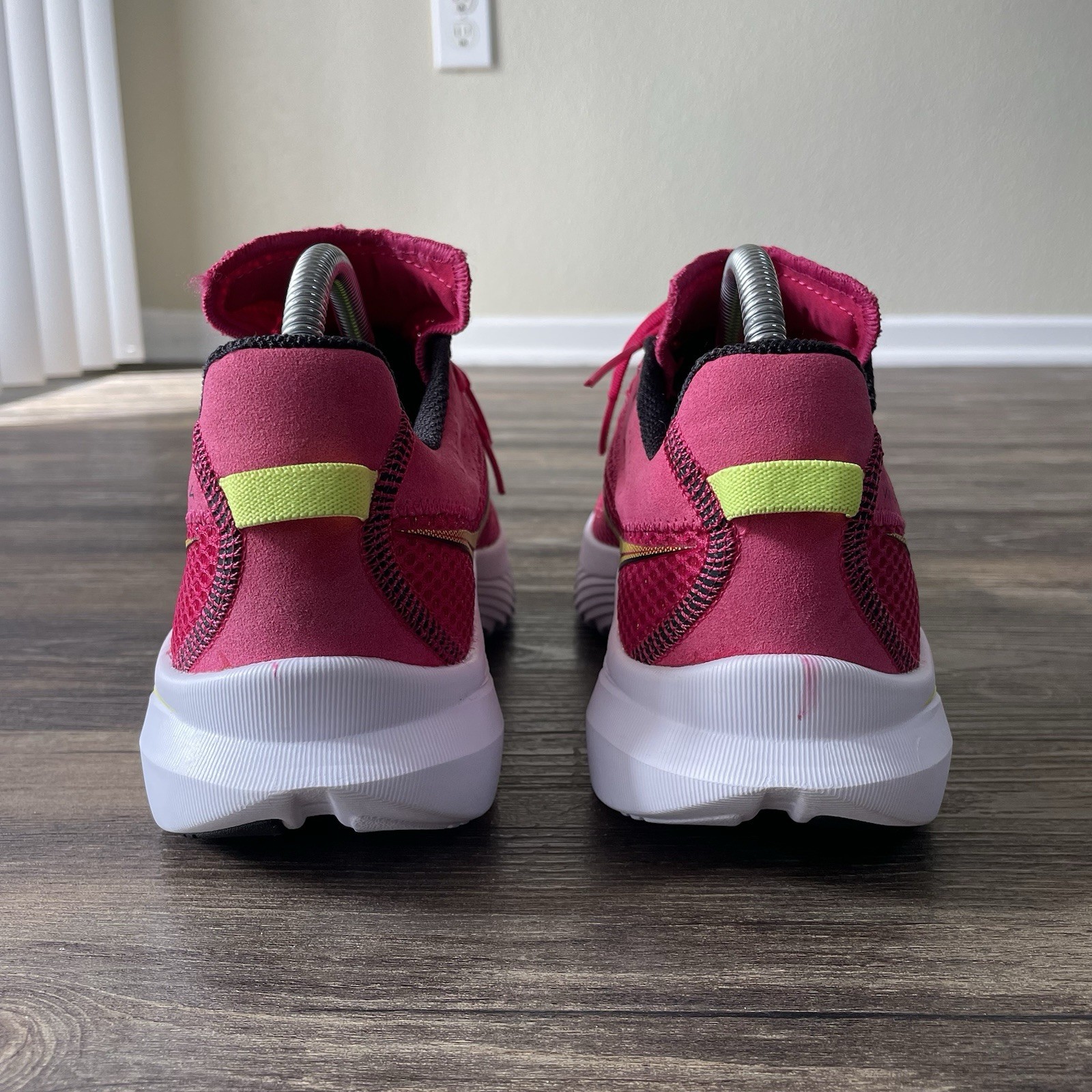 Saucony KINVARA 14 Womens Running Shoes Size 9.5 Citron/Red Rose Sneakers S10823 thumbnail 10