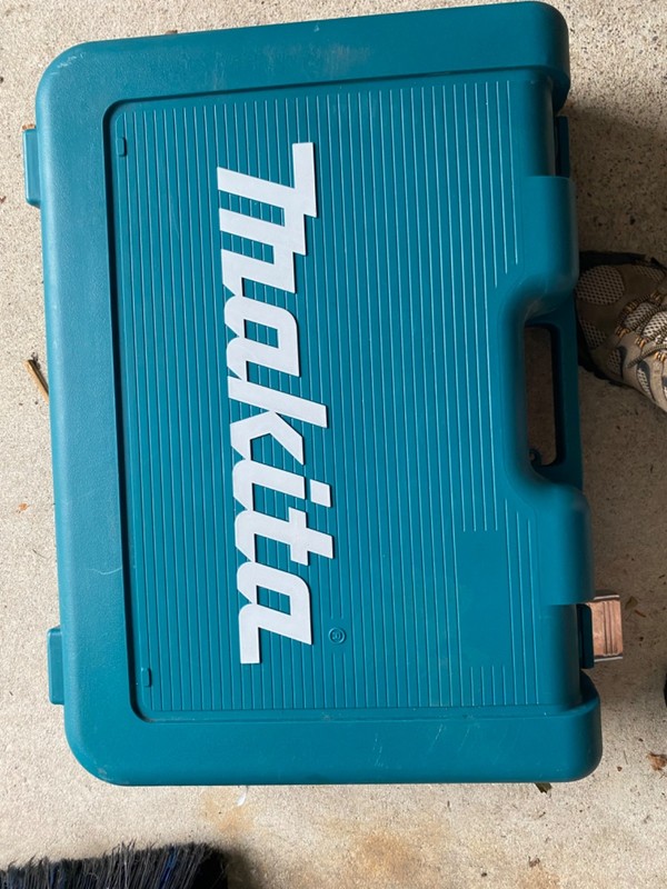 makita rotary hammer drill. very nice condition 5 masnary bits