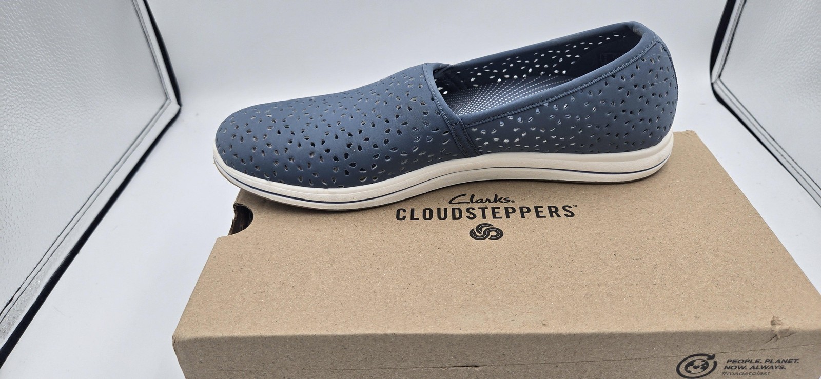 Clarks Cloudsteppers Shoes Womens Size 8.5N Blue Slip On Perforated Comfort