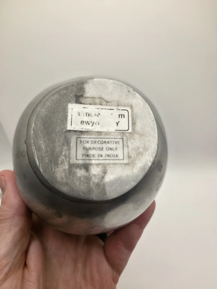 Jarrón escultura aluminio abstracto plateado decoración Foto 3 de 4