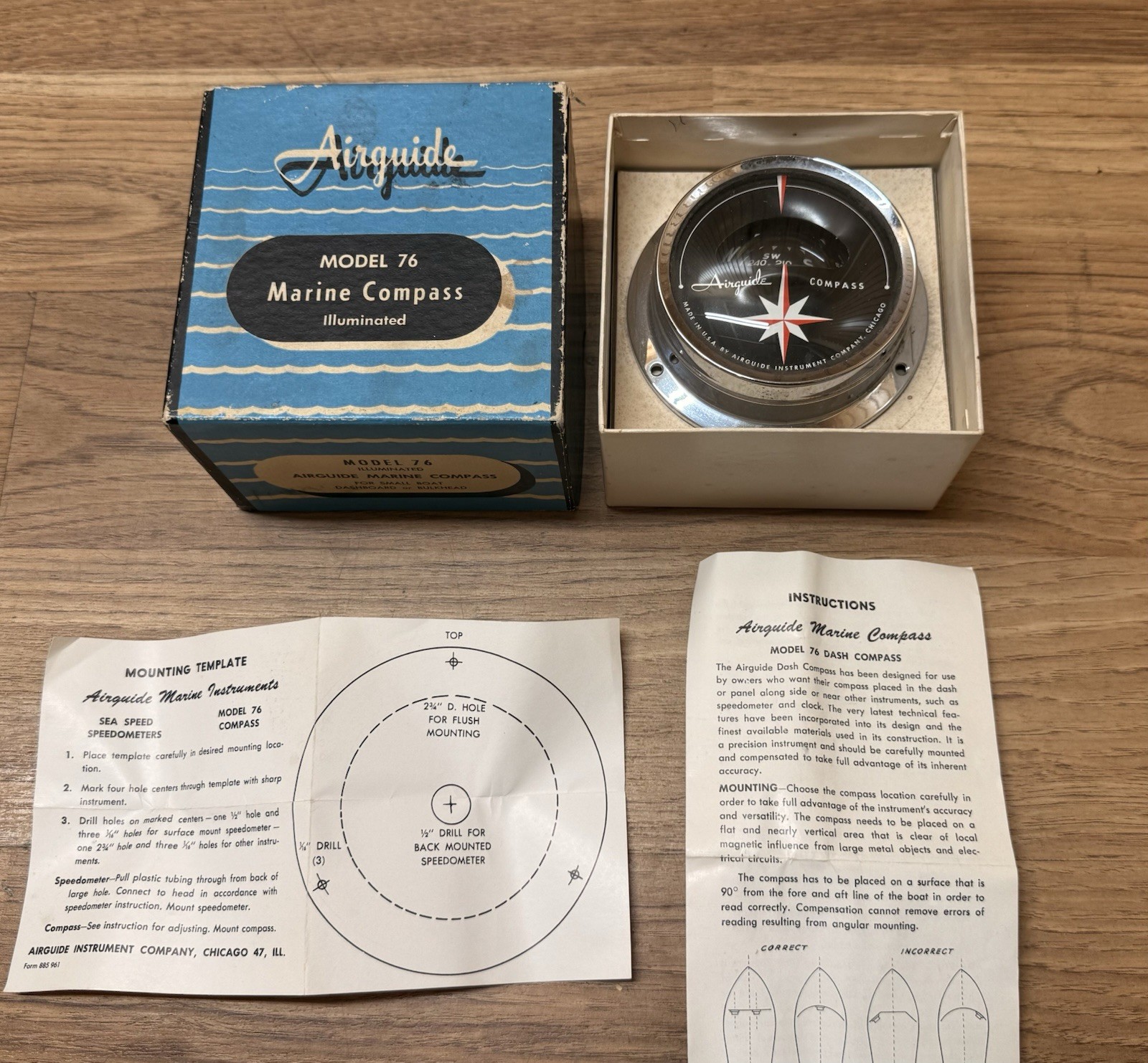 Vintage 1961 Airguide Marine Compass Model 76 in the original box +++ NOS